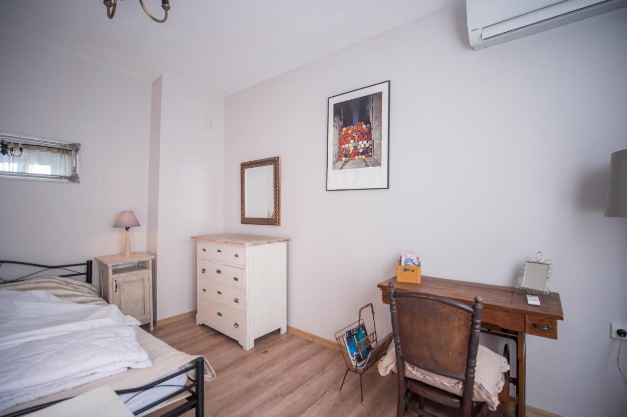 The Bookies Apartments Sofia Extérieur photo